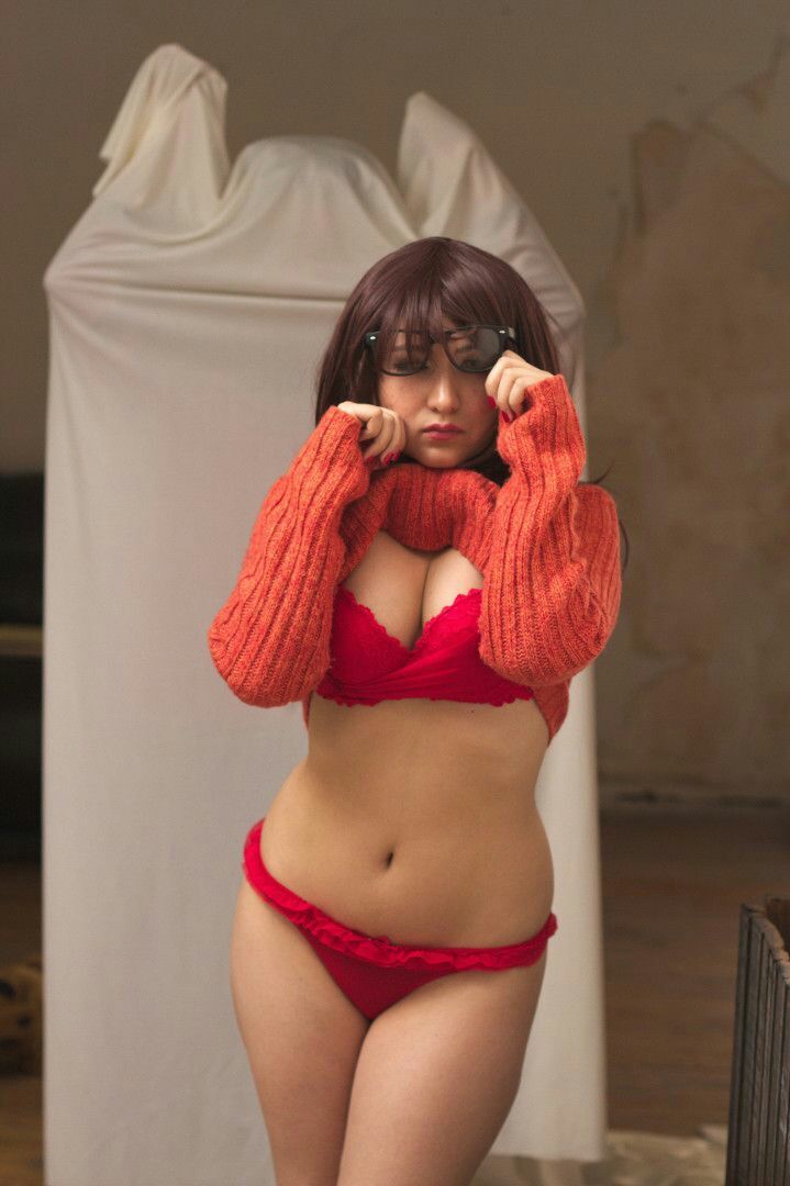 Pangelvil-Velma-Sexy-2.jpg